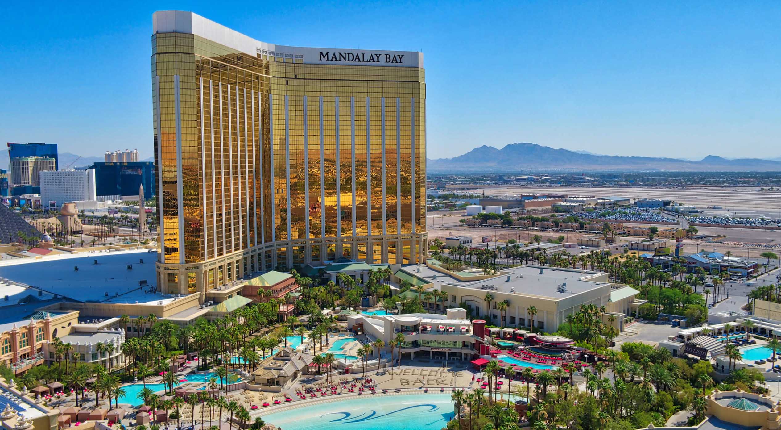 Mandalay Bay Pool Walkthrough (2021) 