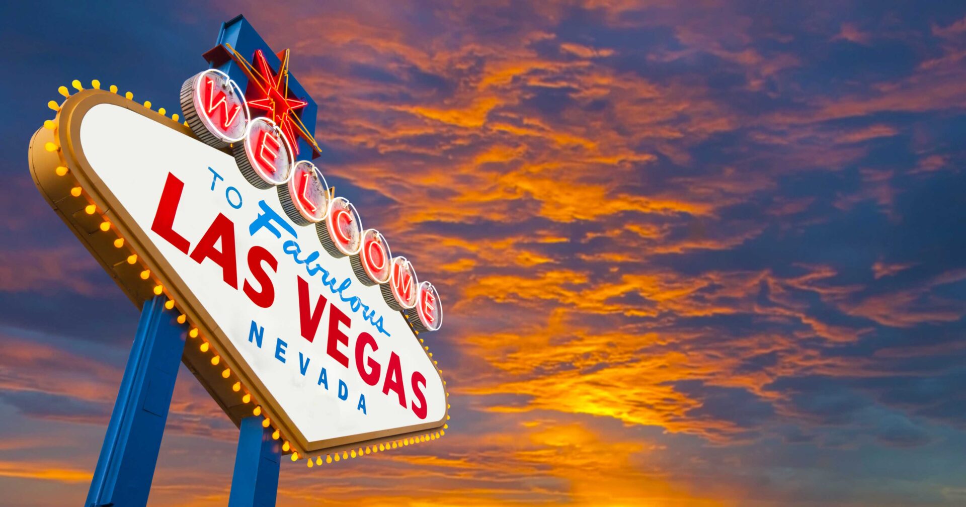 Fabulous Las Vegas sign - when is the best time to visit?