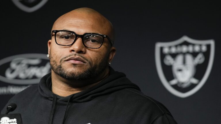 Las Vegas Raiders head coach Antonio Pierce